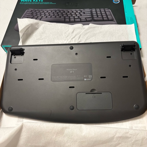 Logitech Wave Keys Bluetooth Keyboard - Picture 5 of 11